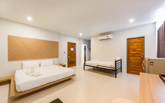 Phuket Marine Poshtel (SHA Plus+)