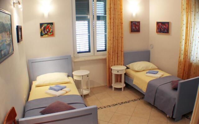 Adagio Theatre Apartment Split