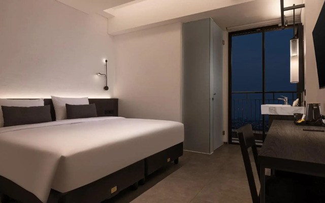 REZ Hotel