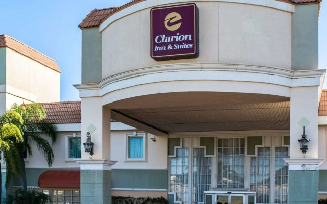 Clarion Inn & Suites Central Clearwater Beach