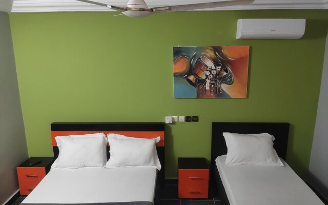 Royal Blue Guest House & Bar