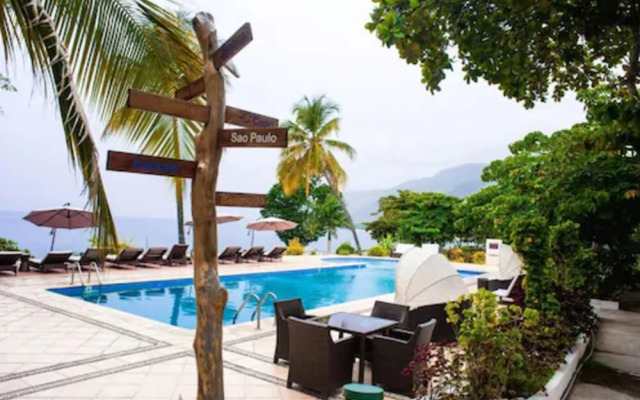 Wahoo Bay Beach Club & Resort
