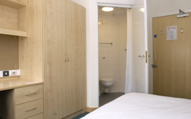 Bright Ensuite Rooms PLYMOUTH SK