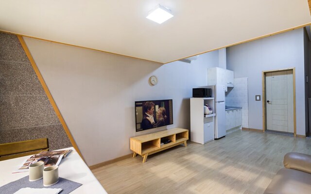 Yeosu Gold Light Pension