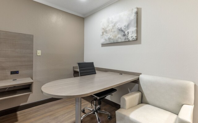 Red Roof Inn Suffolk