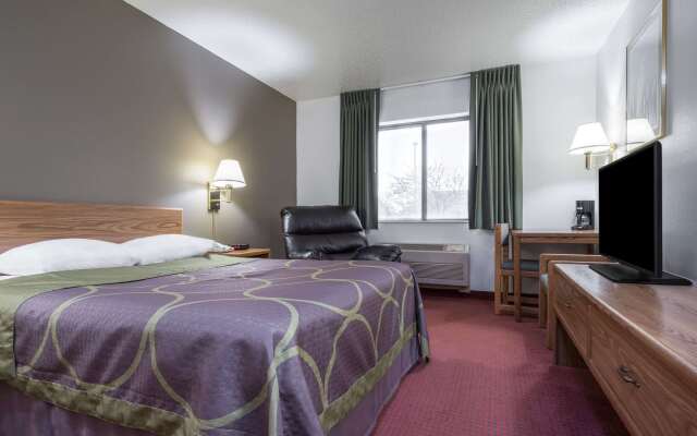 Super 8 by Wyndham Fond Du Lac