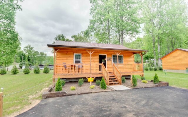 Cozy Bryson City Cabin ~ 6 Mi to Harrah's Casino!