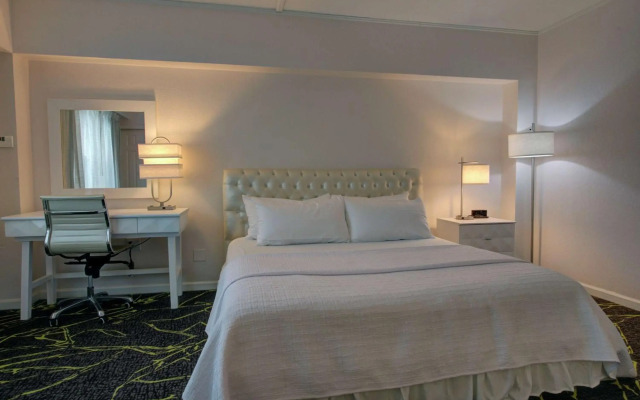 The Roslyn, Tapestry Collection by Hilton