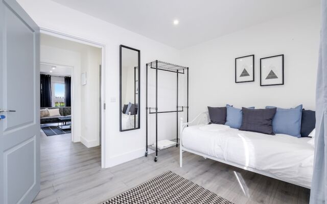 Luxury 1 & 2 bed Apartment free parking