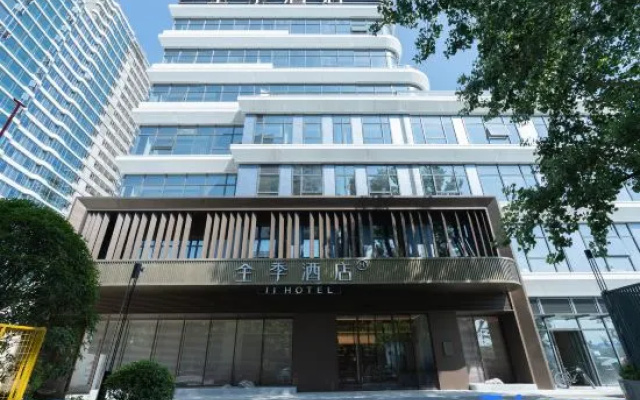 All Seasons Yichang Riverside Avenue River View Hotel – Exterior – Yichang