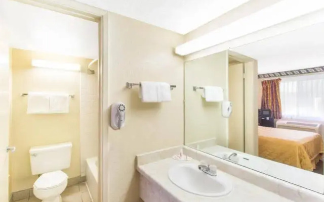 Super 8 Motel - Madera