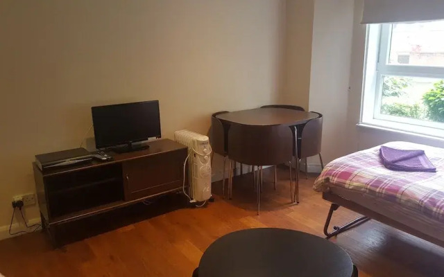 Dragon - North Woodside Apartment 1 Bedroom Home