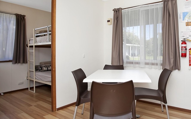 Great Ocean Road Tourist Park – Guest Rooms – Peterborough