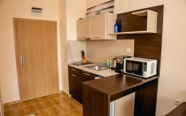 FM Deluxe Studio with Parking & Pool