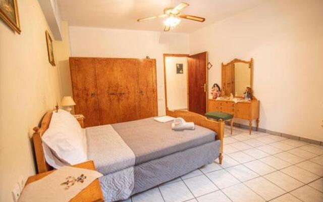 Traditional Family Guest House Idi