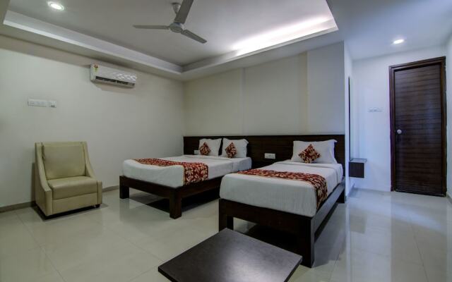 OYO 15108 Hotel Galaxy Inn