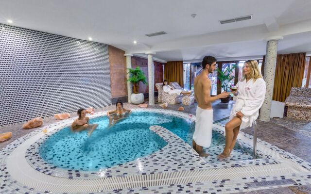 Atrium Hotel