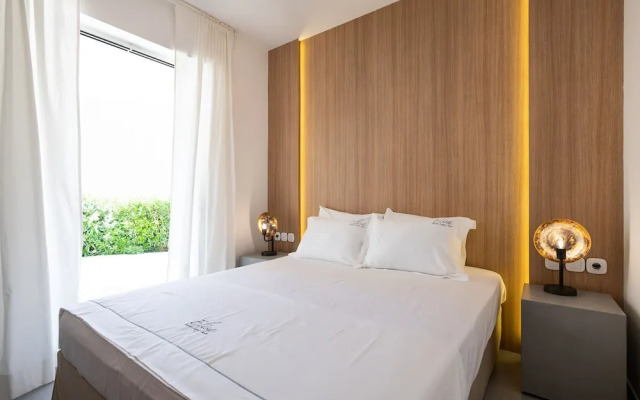 Elisa Seaside Luxury Suite Private hot Tub, Beach