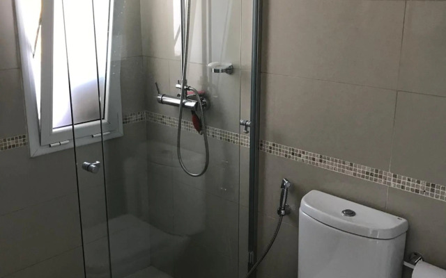 Estudio con parrillero y vista al mar