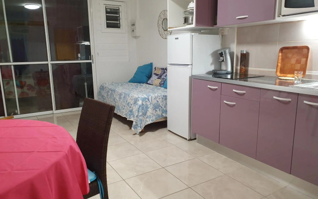 Coquet deux pièces meublée, proche mer