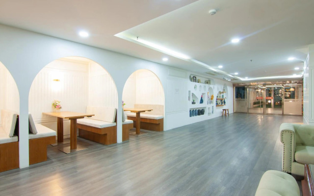 Golden Jomtien Beach Hotel
