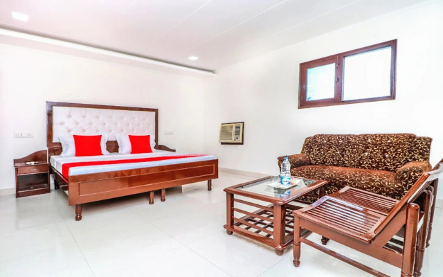 Preet Lodge Mohali by OYO Rooms