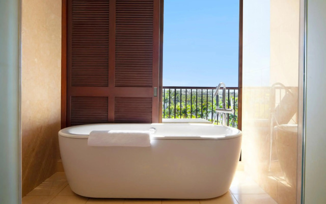 Mauna Lani, Auberge Resorts Collection