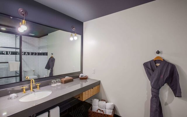 The George, by Valencia Hotel Collection