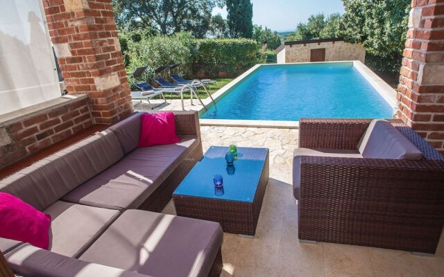 Adorable Holiday Home With Private Swimming Pool & Terrace
