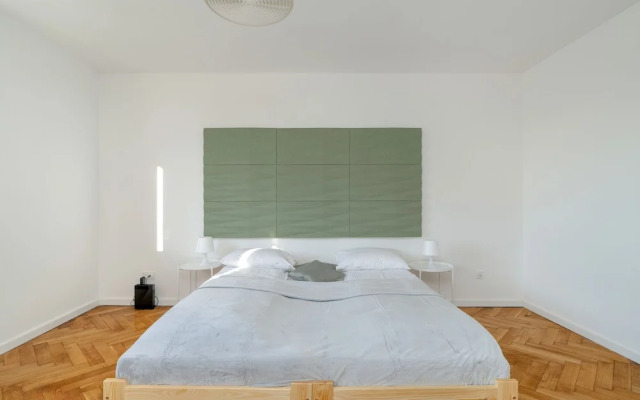 Studio With Outdoor Parking by Renters