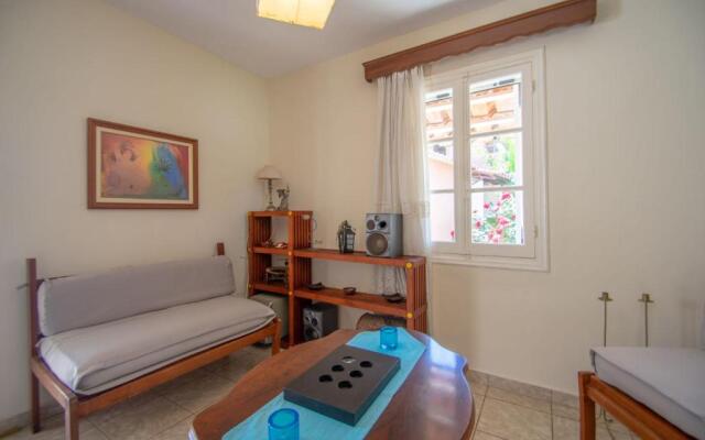 Doras Beach Bungalow B