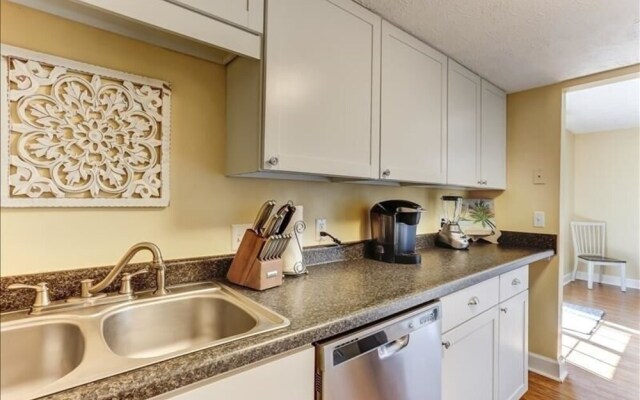 Fernandina Shores Condo with Private Balcony and Access to Pool by RedAwning