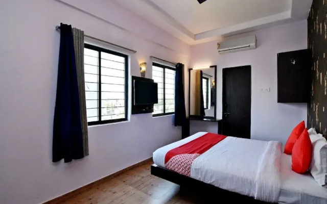 Hotel Majestic Deluxe Lodging by OYO Rooms