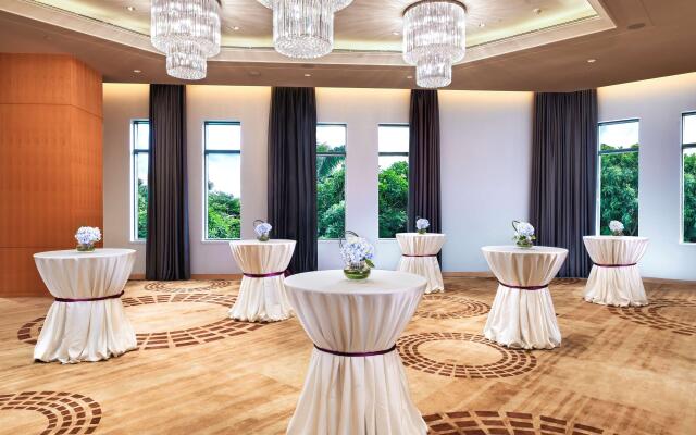 Hilton Guangzhou Baiyun - Free Shuttle for Canton Fair Period, Close to Luhu Golf Club & Leather Market