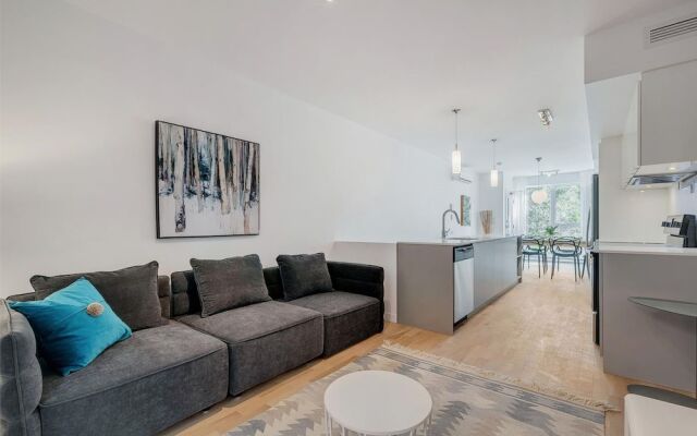 Two Bedroom Condo in the Plateau  by Namastay