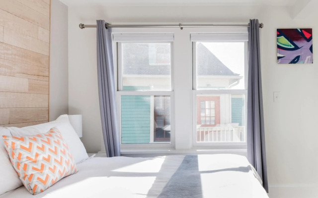 Downton Annie Apartment Three 2BD 1BA Parking