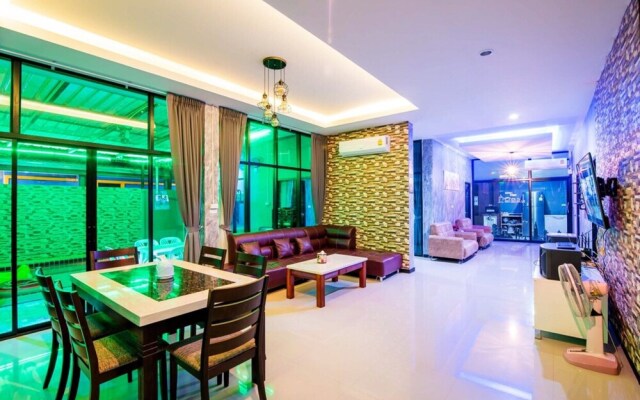 Grand Prix Pool Villa