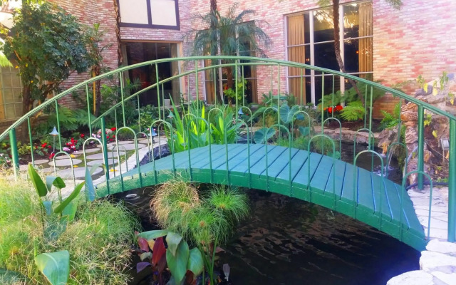 Anaheim Majestic Garden Hotel