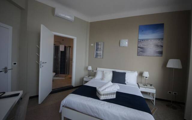 Luna Rooms