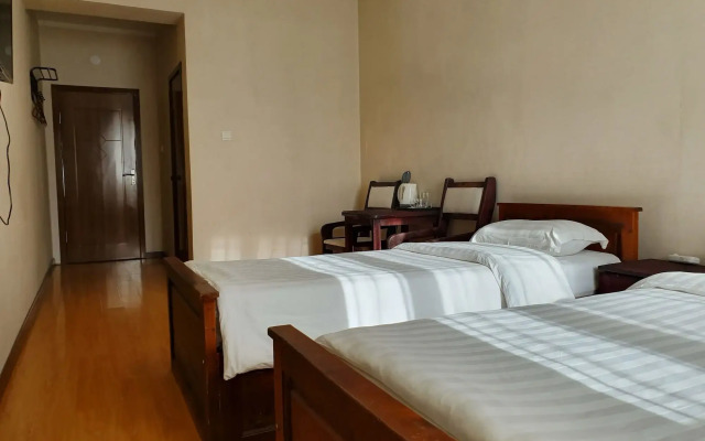 Land Hotel