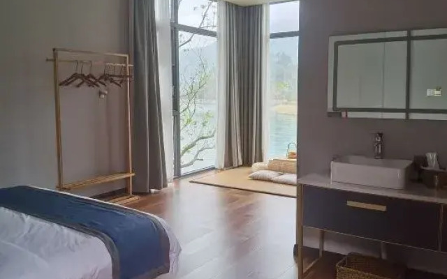 Yangxin Xiandao Lake Lihu Maple Moon Homestay