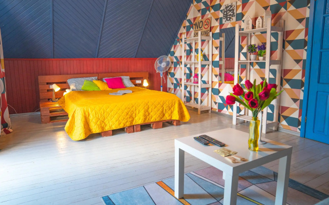 Юнайтед Колорс Хостел