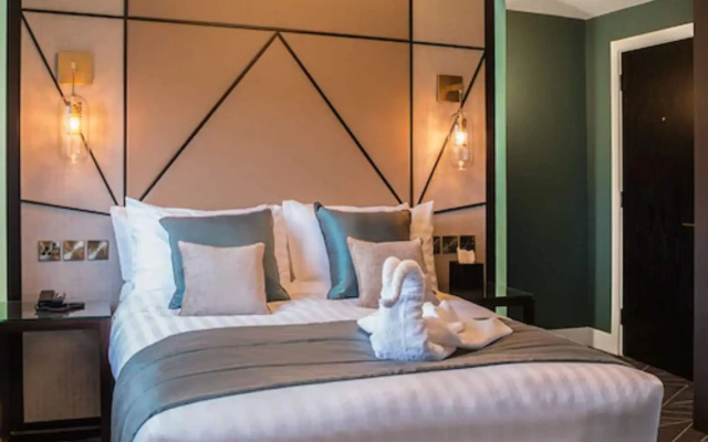 Seven Hotel