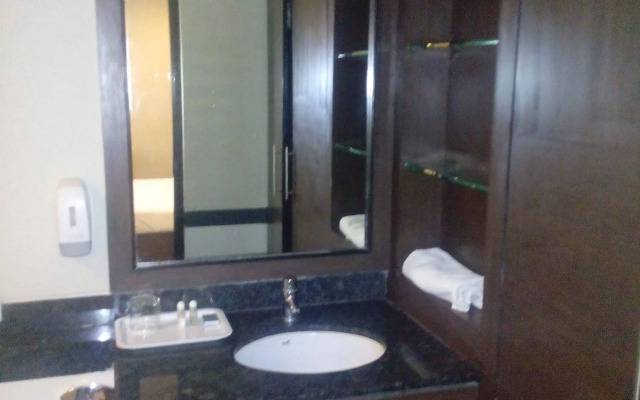 FabHotel Santhome Inn