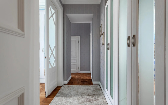 Kotelnicheskaya Royal Tower