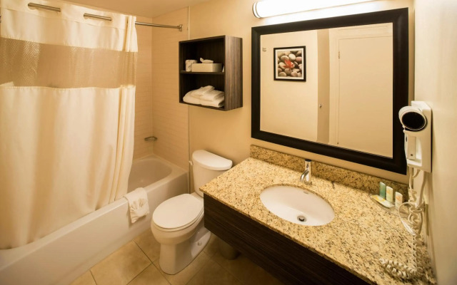 Quality Inn & Suites P.E. Trudeau Airport