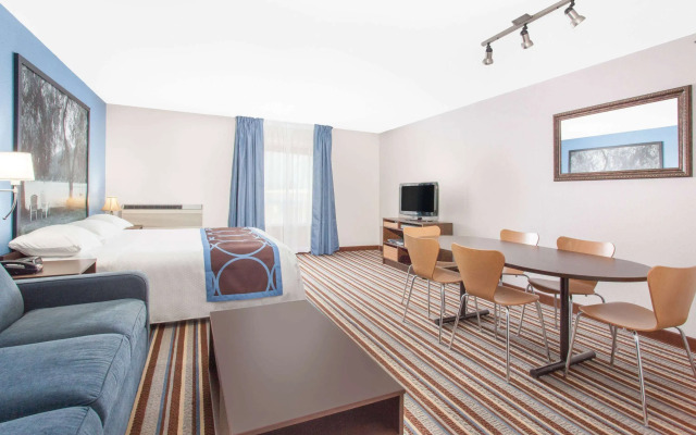 Super 8 by Wyndham Fort Frances