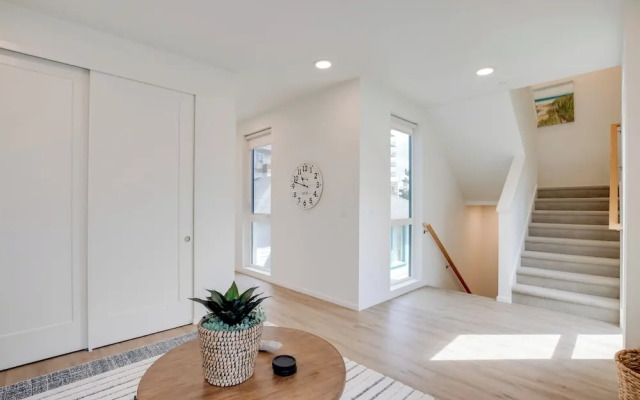 Seaside Vacation Rental w/ On-site Beach Access!