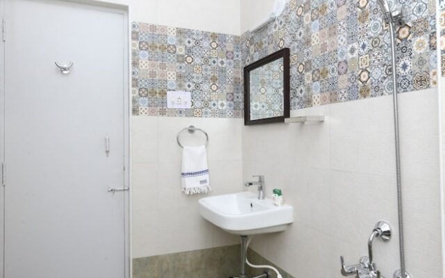 OYO 7829 Santhi inn