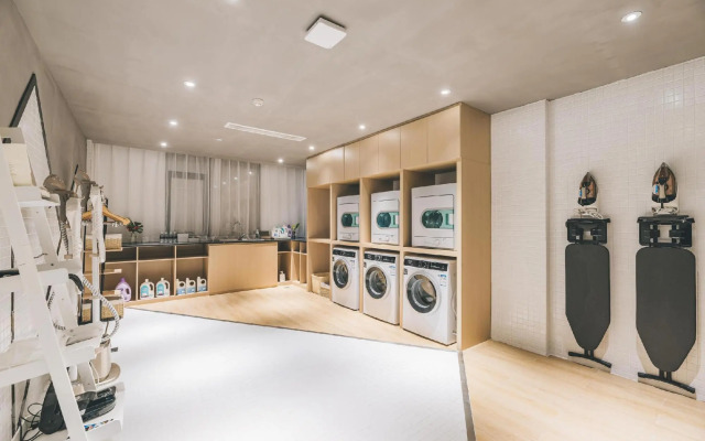 Elong Hotel Shanghai Pudong Jinqiao LaLaport。